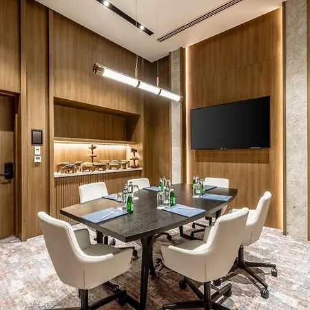 Golden Tulip Gebkim 酒店