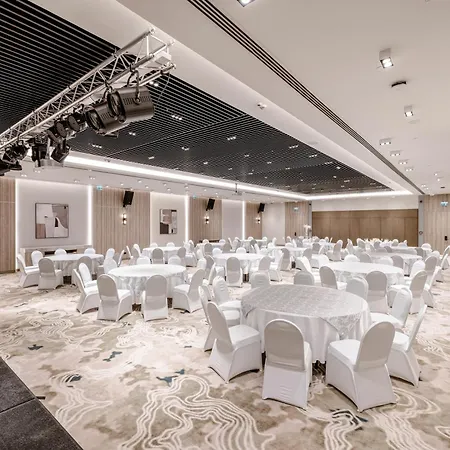 Ξενοδοχείο Golden Tulip Gebkim